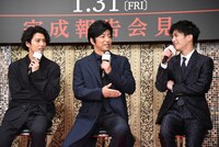 左から賀来賢人、大沢たかお、岩田剛典。