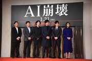 左から入江悠監督、三浦友和、賀来賢人、大沢たかお、岩田剛典、広瀬アリス。