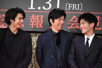 左から賀来賢人、大沢たかお、岩田剛典。