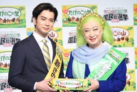 左から新きのこ党・松本潤党首、新たけのこ党・美輪明宏党首。