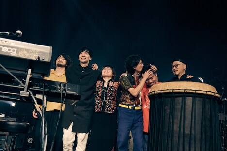 中村佳穂BANDと石若駿。（撮影：川島悠輝）