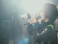 EMPiRE「I have a chance!!」ミュージックビデオのワンシーン。