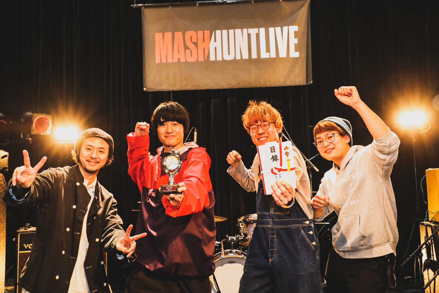 「MASH HUNT LIVE Vol.1」のBEST ARTISTに選ばれたEzoshika Gourmet Club。（撮影：白石達也）