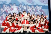日向坂46「ひなくり2019～17人のサンタクロースと空のクリスマス～」公演1日目の様子。(c)Seed & Flower LLC
