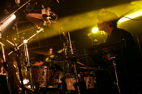 尾崎和樹（Dr）（撮影：鳥居洋介）