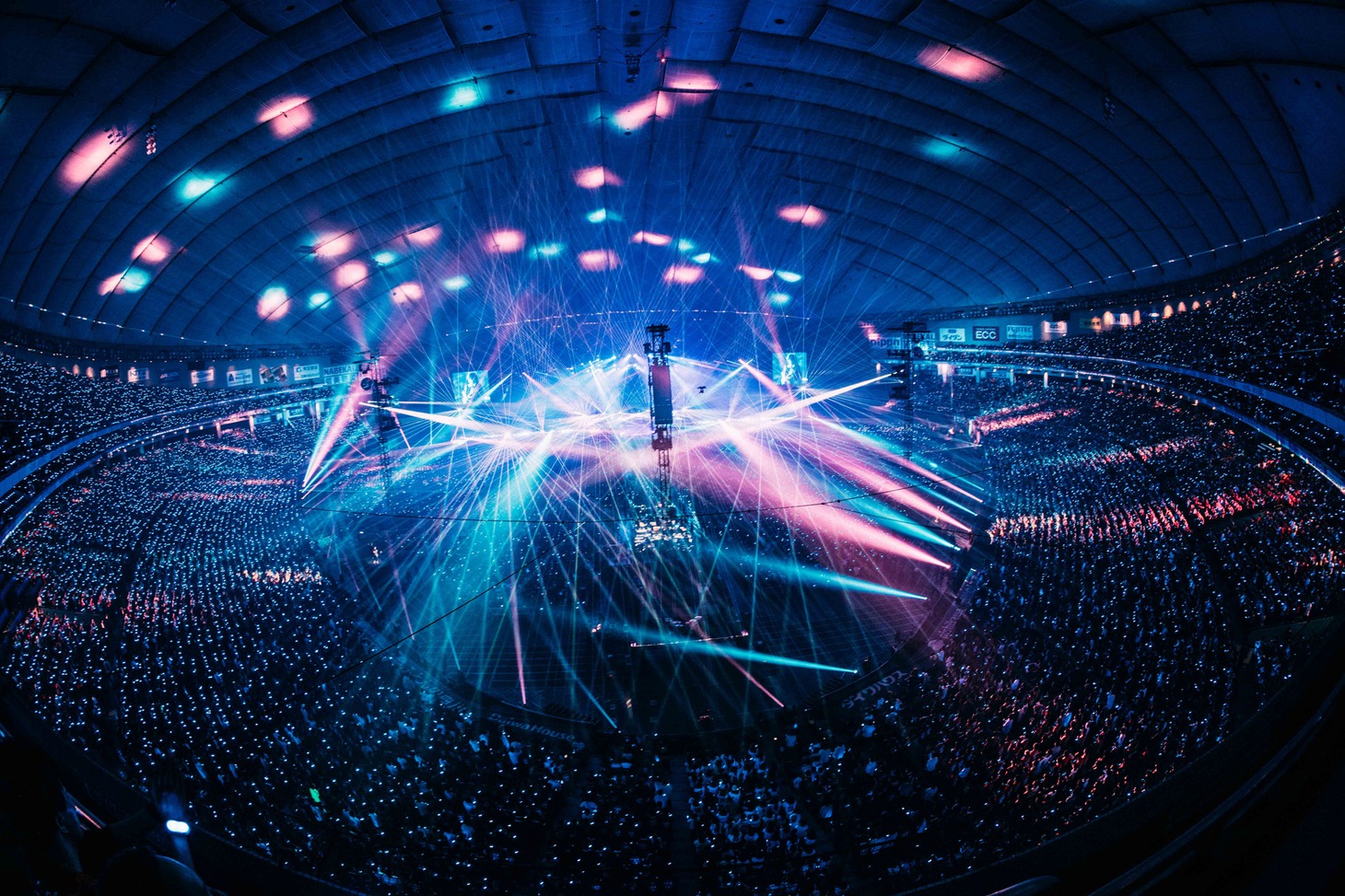 UVERworld「UVERworld LIVE 2019 at TOKYO DOME」の様子。（撮影：渡邊玲奈）