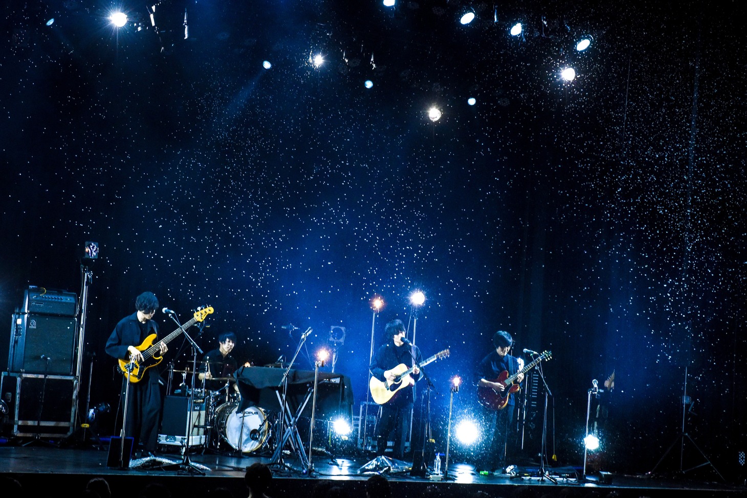 mol-74「『Teenager』Release Tour」東京・ヒューリックホール東京公演の様子。（Photo by MASANORI  FUJIKAWA）