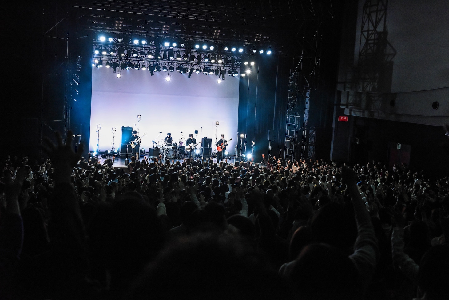 mol-74「『Teenager』Release Tour」東京・ヒューリックホール東京公演の様子。（Photo by MASANORI  FUJIKAWA）