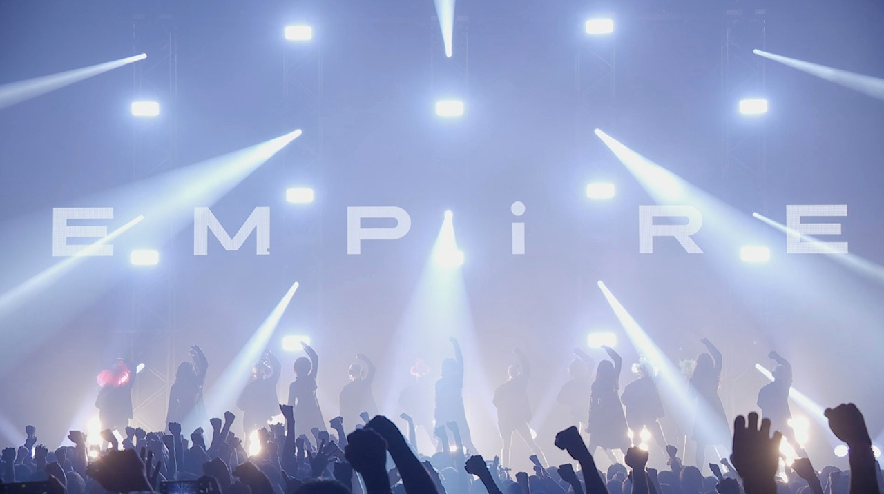 EMPiRE「Have it my way」ライブ映像のワンシーン。