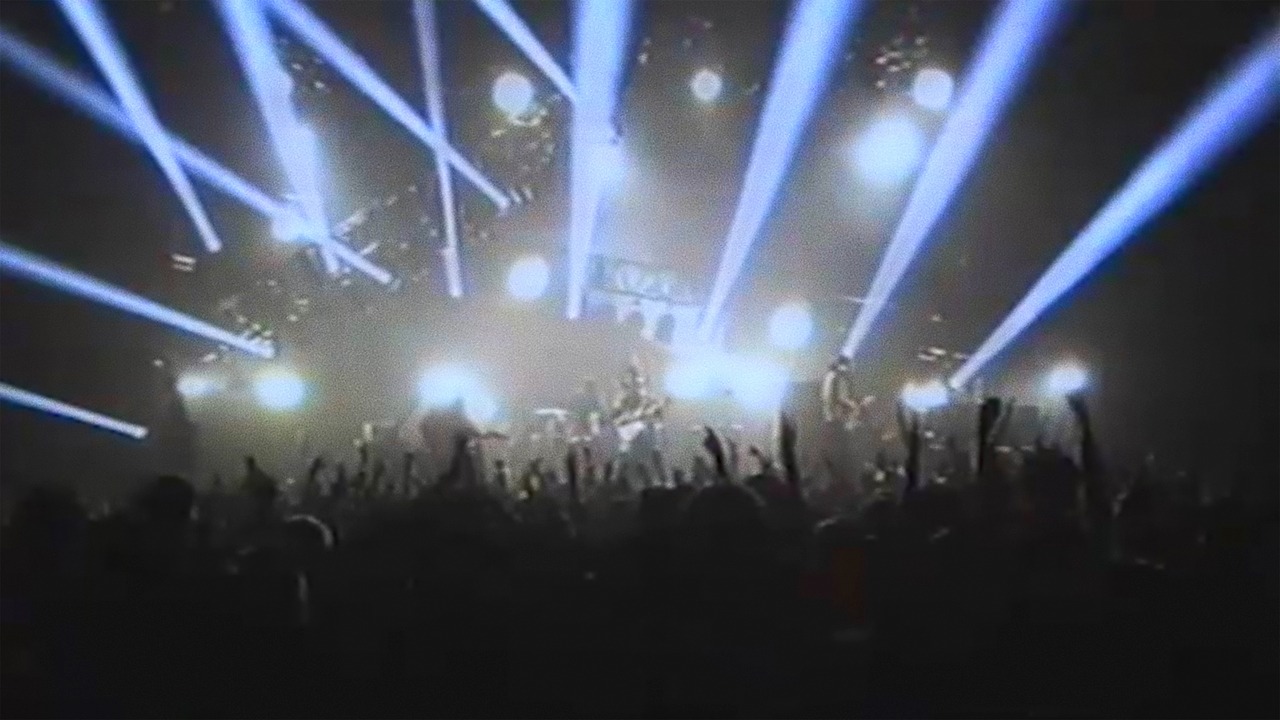 DYGL「Bad Kicks」ライブ映像のワンシーン。
