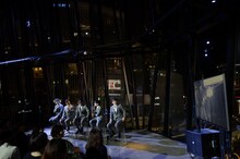 「G25 -Beautiful Harmony-」のCMを視聴するゴスペラーズ。（撮影：緒車寿一）