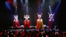 ももいろクローバーZ「5th ALBUM『MOMOIRO CLOVER Z』SHOW at 東京キネマ倶楽部」スポット映像のワンシーン。