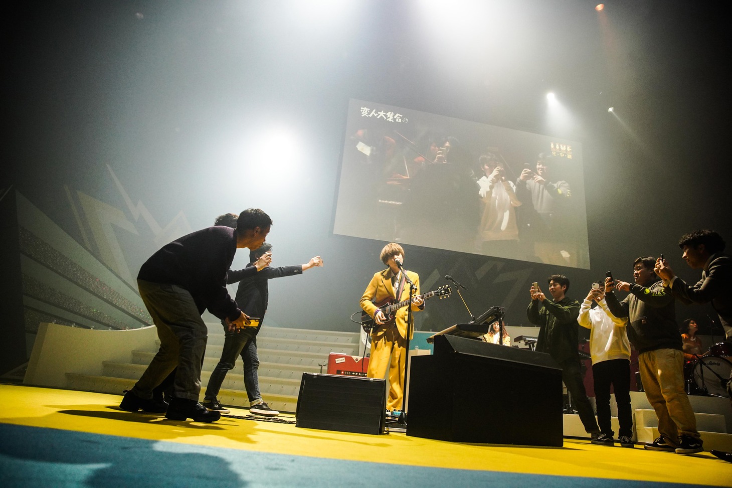 ゲスの極み乙女。「東阪ONEMAN TOUR 2019『変人大集合』」大阪・フェスティバルホール公演の模様。（撮影：渡邉一生）