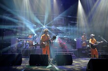 ユニコーン「ユニコーン100周年ツアー“百が如く”」大阪・フェスティバルホール公演の様子。（撮影：三浦憲治 / チームライトサム）