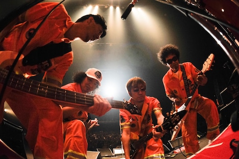 ユニコーン「ユニコーン100周年ツアー“百が如く”」大阪・フェスティバルホール公演の様子。(撮影:三浦憲治 / チームライトサム)