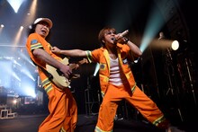 ユニコーン「ユニコーン100周年ツアー“百が如く”」大阪・フェスティバルホール公演の様子。（撮影：三浦憲治 / チームライトサム）