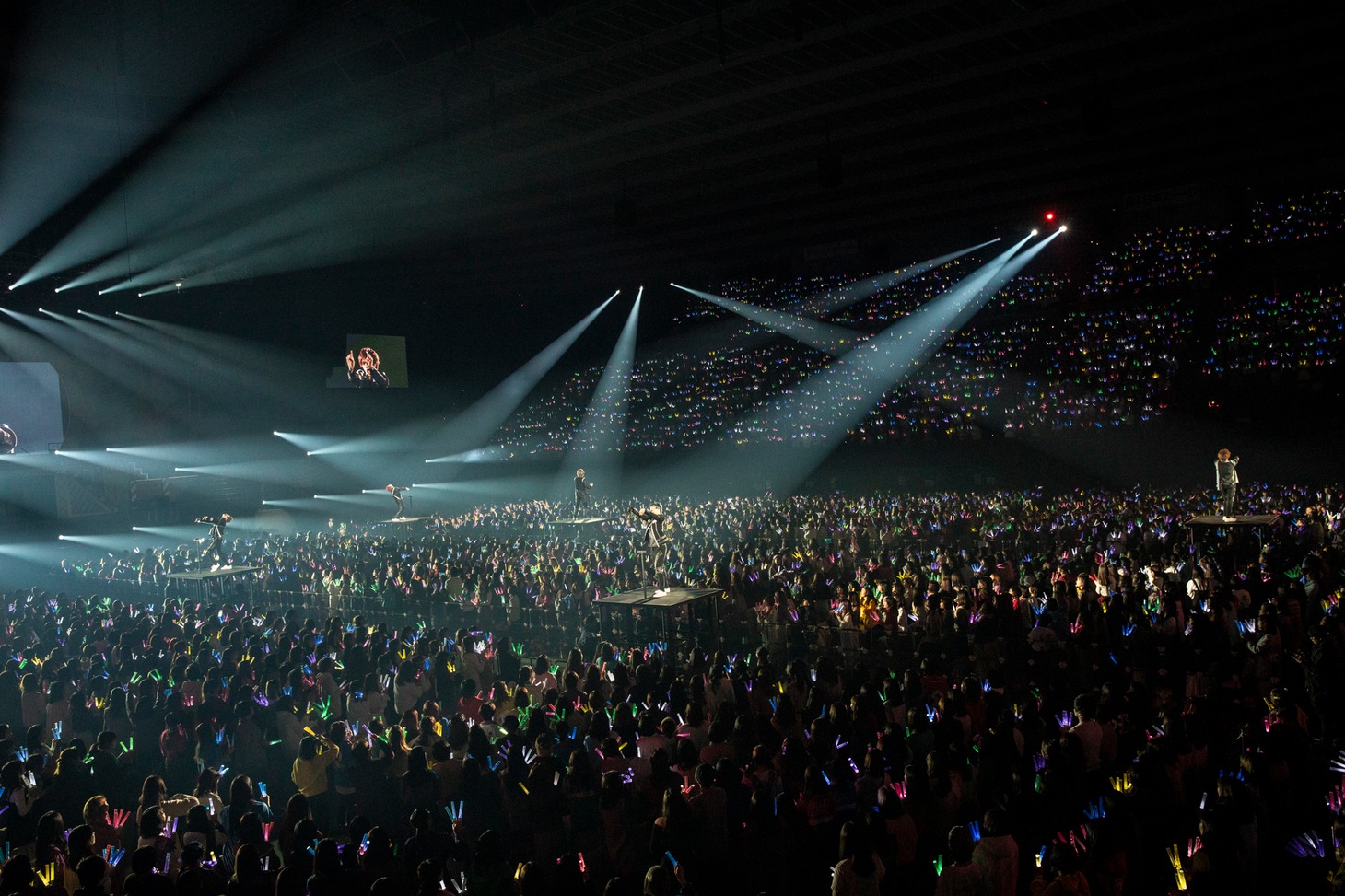 「BULLET TRAIN ARENA TOUR 2019-2020 Revolucion viva ～Pastel Shades Christmas～」の様子。