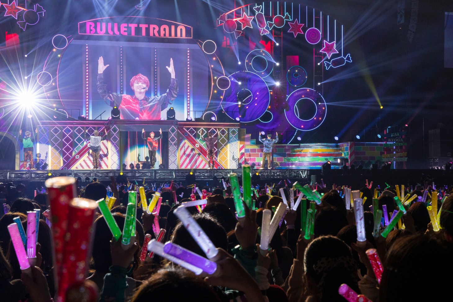 「BULLET TRAIN ARENA TOUR 2019-2020 Revolucion viva ～Pastel Shades Christmas～」の様子。
