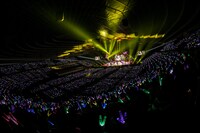 「BULLET TRAIN ARENA TOUR 2019-2020 Revolucion viva ～Pastel Shades Christmas～」の様子。