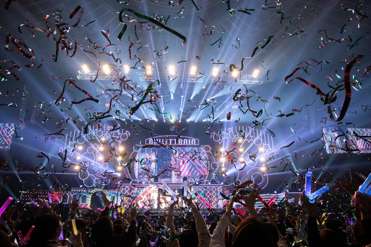 「BULLET TRAIN ARENA TOUR 2019-2020 Revolucion viva ～Pastel Shades Christmas～」の様子。