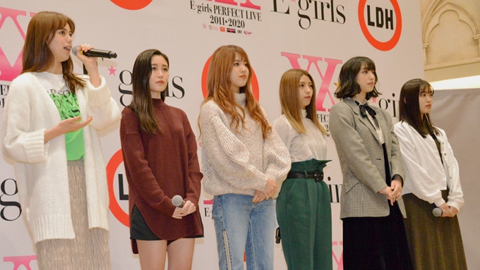 左から佐藤晴美、鷲尾伶菜、武部柚那、SAYAKA、坂東希、山口乃々華。