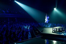 MIYAVI「"NO SLEEP TILL TOKYO" World Tour 2019 JAPAN」大阪・Zepp Osaka Bayside公演の様子。