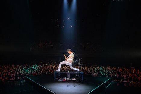 MIYAVI「"NO SLEEP TILL TOKYO" World Tour 2019 JAPAN」大阪・Zepp Osaka Bayside公演の様子。