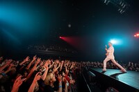 MIYAVI「"NO SLEEP TILL TOKYO" World Tour 2019 JAPAN」大阪・Zepp Osaka Bayside公演の様子。