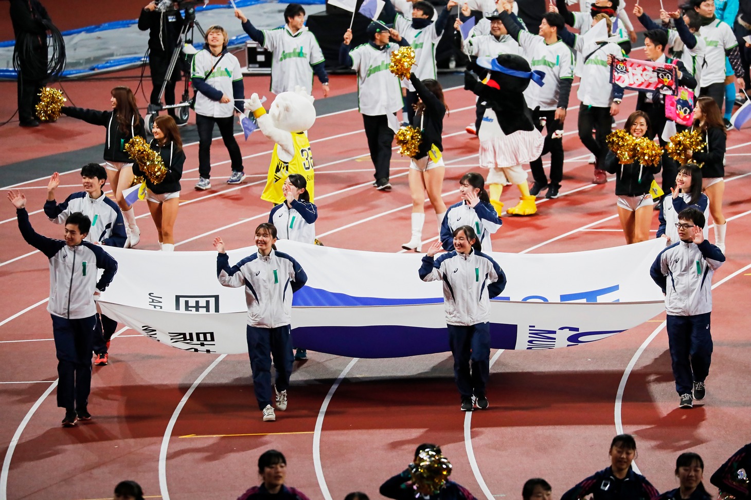 「国立競技場オープニングイベント ～HELLO, OUR STADIUM～」の「OUR SPORTS DAYセレブレーションパレード」の様子。（写真提供：JSC）