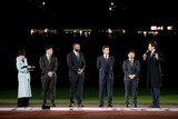 左端から平井理央、ラグビー日本代表選手の中村亮土、リーチマイケル、田中史朗、松岡修造。（写真提供：JSC）