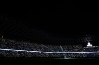 「栄光の架橋」を歌うゆず。（写真提供：JSC）