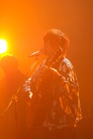 人気画像3位は「志麻×坂田が“百年戦争”で争うバースデーライブツアー、札幌で終幕」より、あほの坂田。。（撮影：原田直樹［n-foto］）