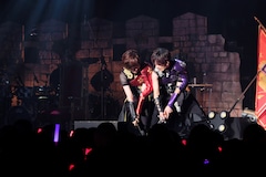 志麻 坂田が 百年戦争 で争うバースデーライブツアー 札幌で終幕 ライブレポート 写真9枚 音楽ナタリー