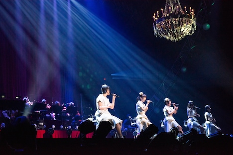 「星の数え方」を歌う私立恵比寿中学。