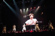 最新アルバム「playlist」のリード曲「ジャンプ」を熱唱する私立恵比寿中学。