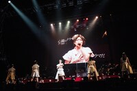 最新アルバム「playlist」のリード曲「ジャンプ」を熱唱する私立恵比寿中学。