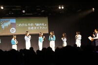大喜利に挑戦するSTU48の2期研究生。(c)STU