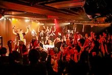 QUEENS「Challenge The 東名阪Tour」ファイナル公演の様子。（写真提供：スターレイプロダクション）