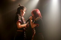 QUEENS「Challenge The 東名阪Tour」ファイナル公演の様子。（写真提供：スターレイプロダクション）