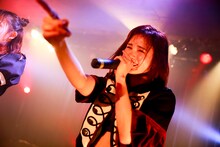 QUEENS「Challenge The 東名阪Tour」ファイナル公演の様子。（写真提供：スターレイプロダクション）