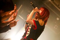 QUEENS「Challenge The 東名阪Tour」ファイナル公演の様子。（写真提供：スターレイプロダクション）
