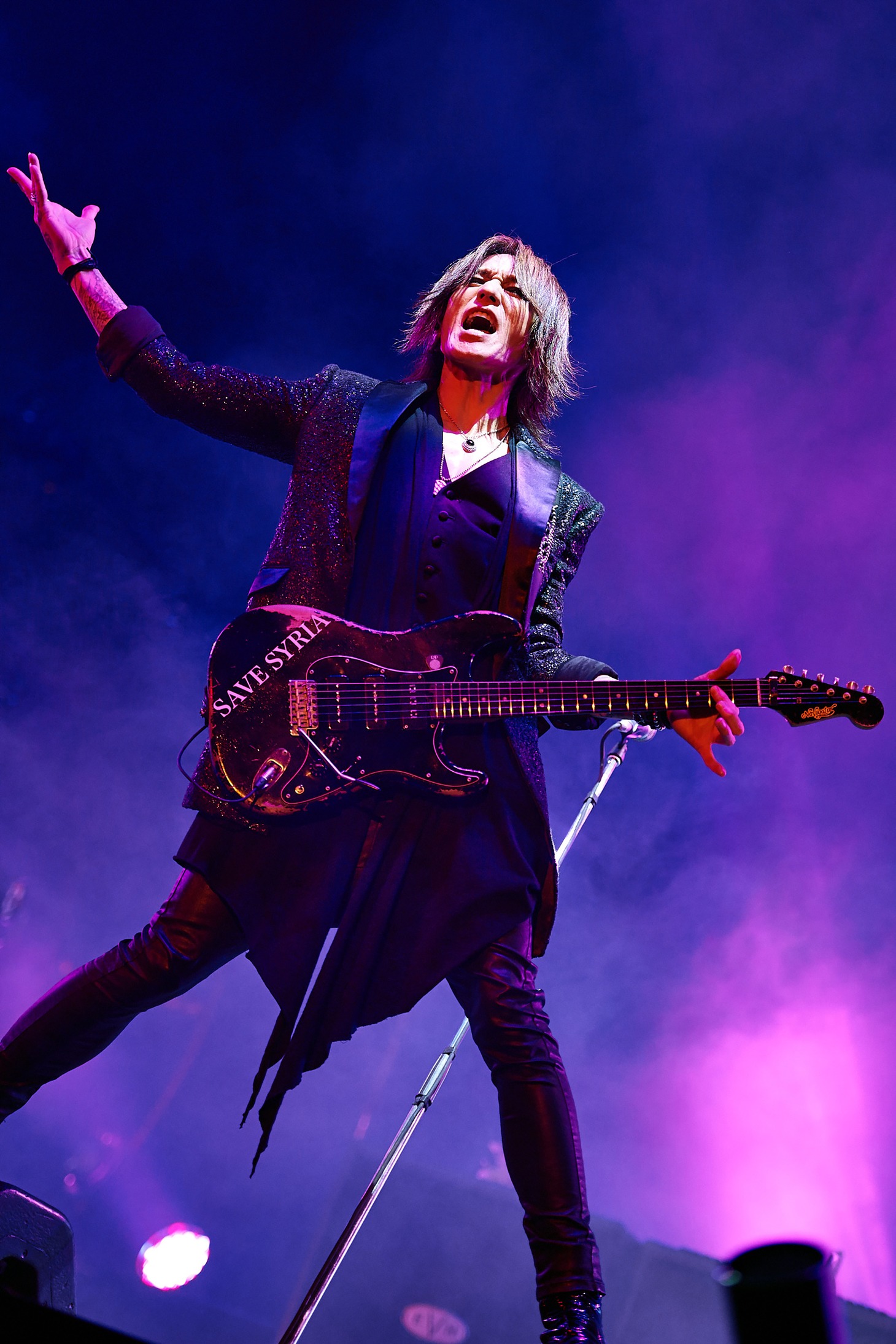SUGIZO（G）（撮影：田辺佳子、橋本塁）