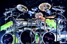 真矢（Dr）（撮影：田辺佳子、橋本塁）