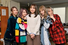 内田理央とSCANDAL。