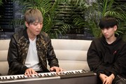 「MUSIC FUN! 生放送vol.2」の配信の様子。右は田中と共に番組に出演していたさなり。