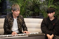 「MUSIC FUN! 生放送vol.2」の配信の様子。右は田中と共に番組に出演していたさなり。