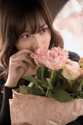 山下美月「忘れられない人」より。（撮影：須江隆治）