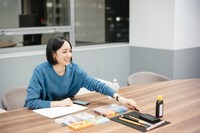 何を使って題字を書くべきか迷うのっち。