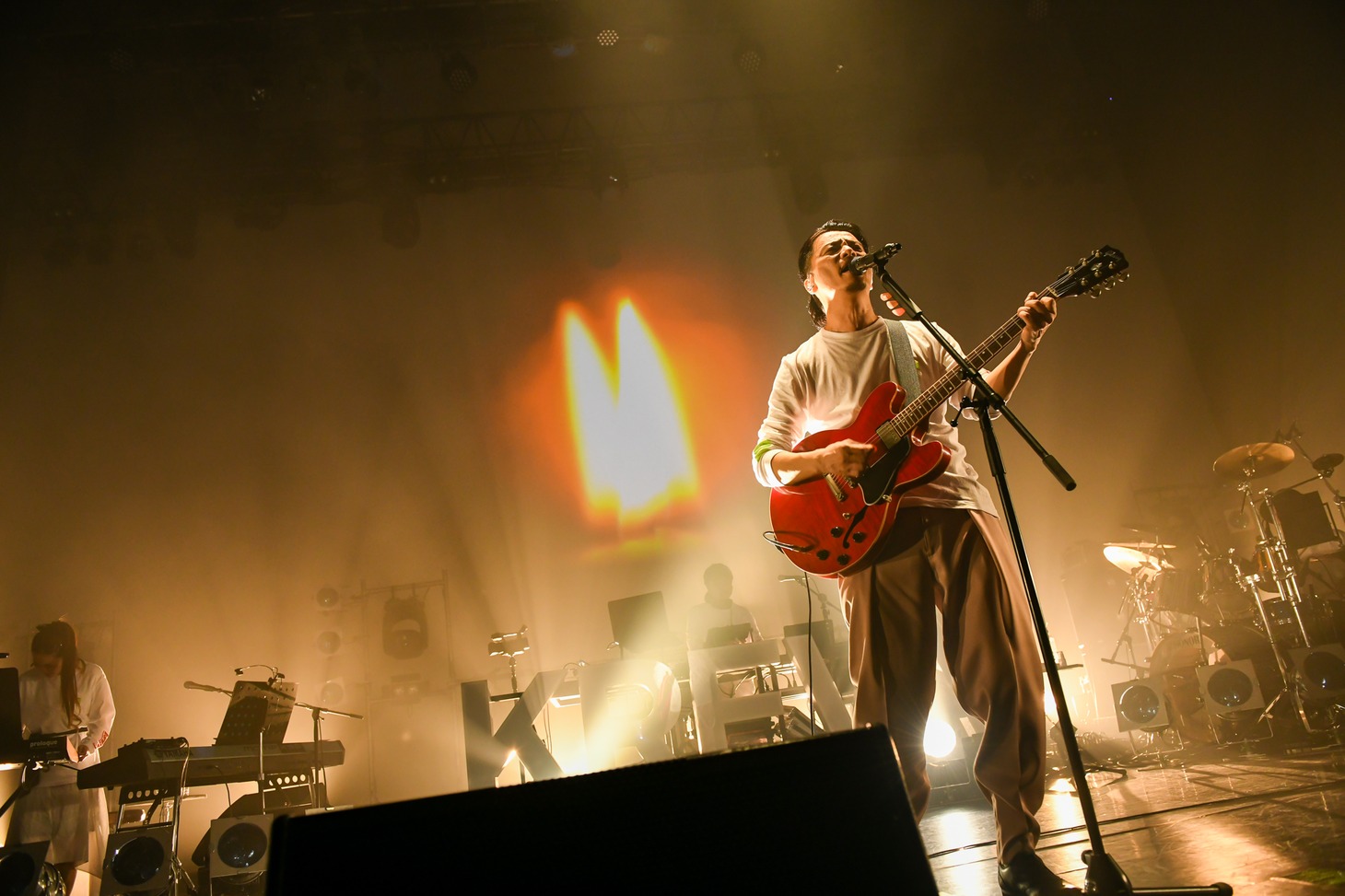 「希望の炎」を歌うKREVA。（撮影：岸田哲平）