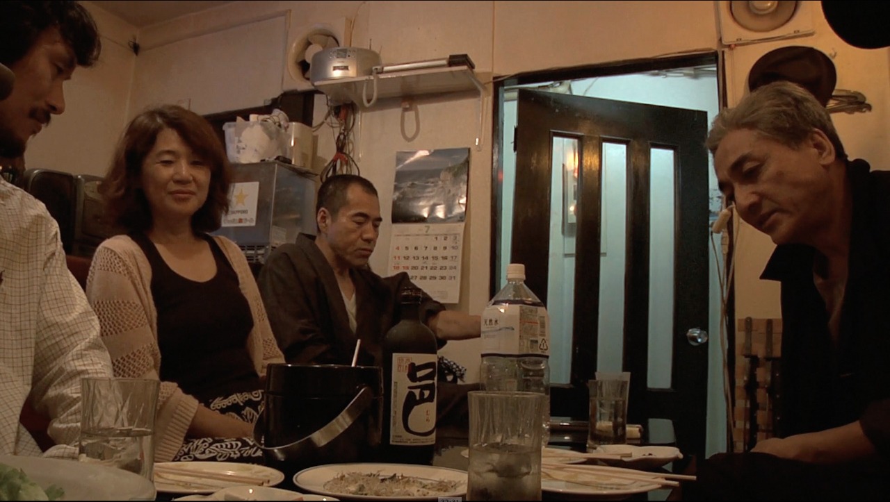 映画「どこへ出しても恥かしい人」のワンシーン。 (c)SHIMAFILMS